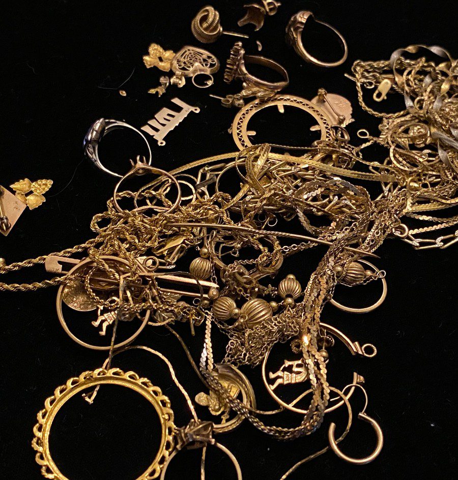 14K-jewelry-that-is-destined-for-scrapping-at-the-refinery